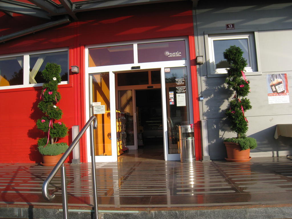 Hotel Galaksija Trebnje Exterior foto